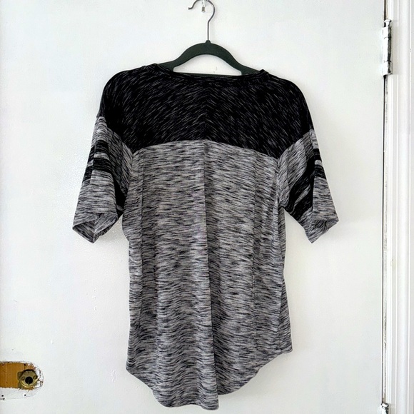 Disney lion king t shirt. Like new. - Picture 4 of 4